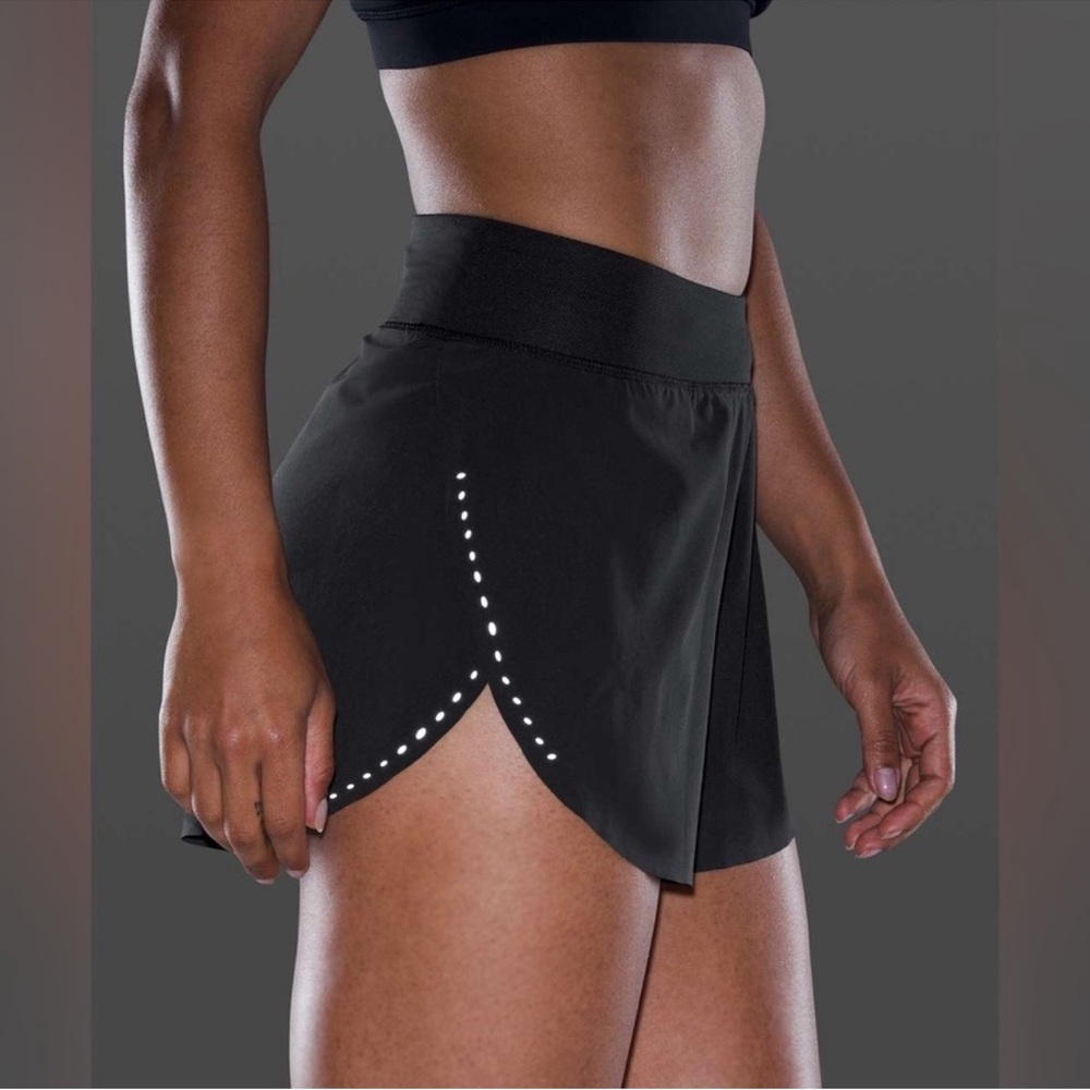 Lululemon Find Your Pace Short 3"
*Lined size 4